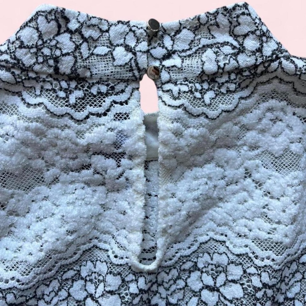 White House Black Market Black White Floral Lace Size 8 Sleeveless Blouse Dainty - Picture 6 of 8